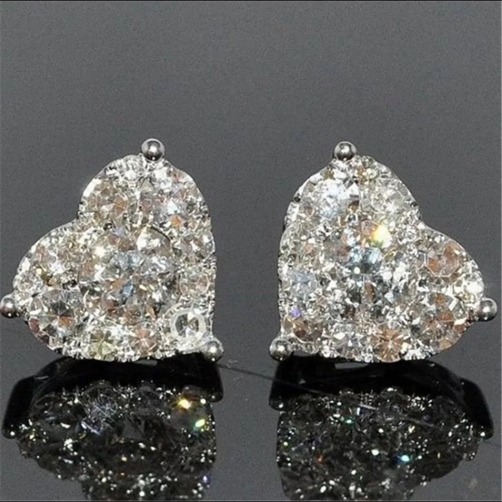 🎉Gift with Bundle🎉New! Cubic Zirconia Heart Studs - Picture 1 of 8